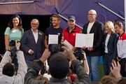 Gruppenfoto der Gewinner in der Kategorie INKLUSION. Sport Austria Präsident Hans Niessl (2.v.l.) und Staatssekretärin Michaela Schmidt (2.v.r.) gratulierten
