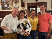 Die Siegermannschaft mit Peter - Christina - Stefan - Matze und dahinter Trainerin Claudia